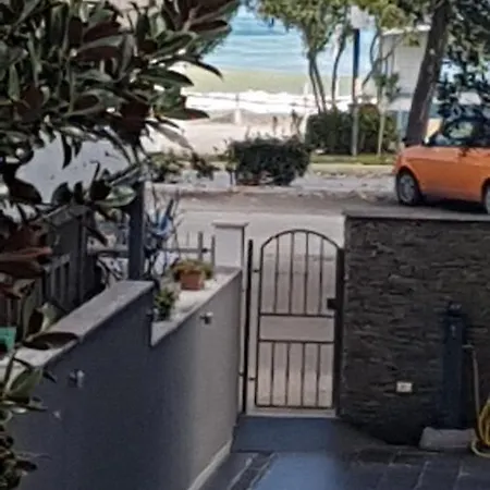 Nancys House 2 A 20 Mt Dal Mare - Vista Mare Alba Adriatica